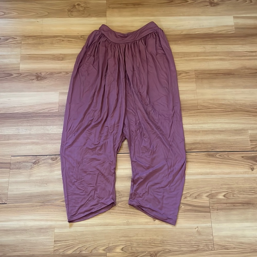 Three bird nest capris